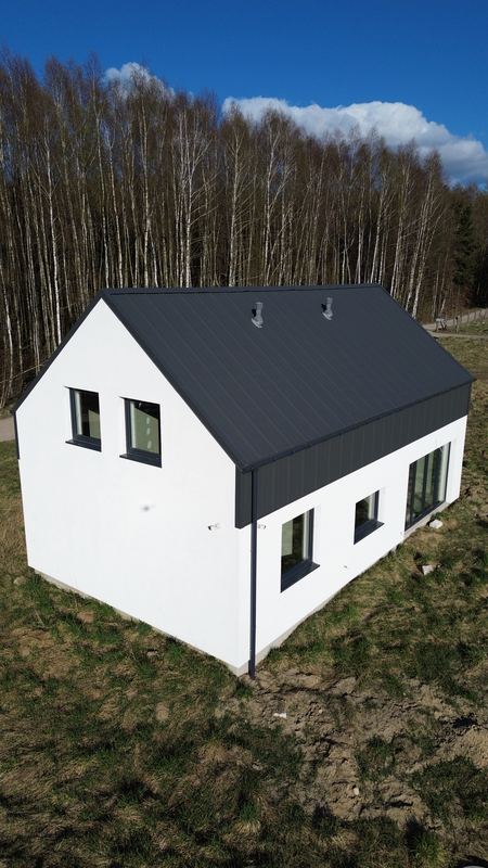 Dach z oknami dachowymi